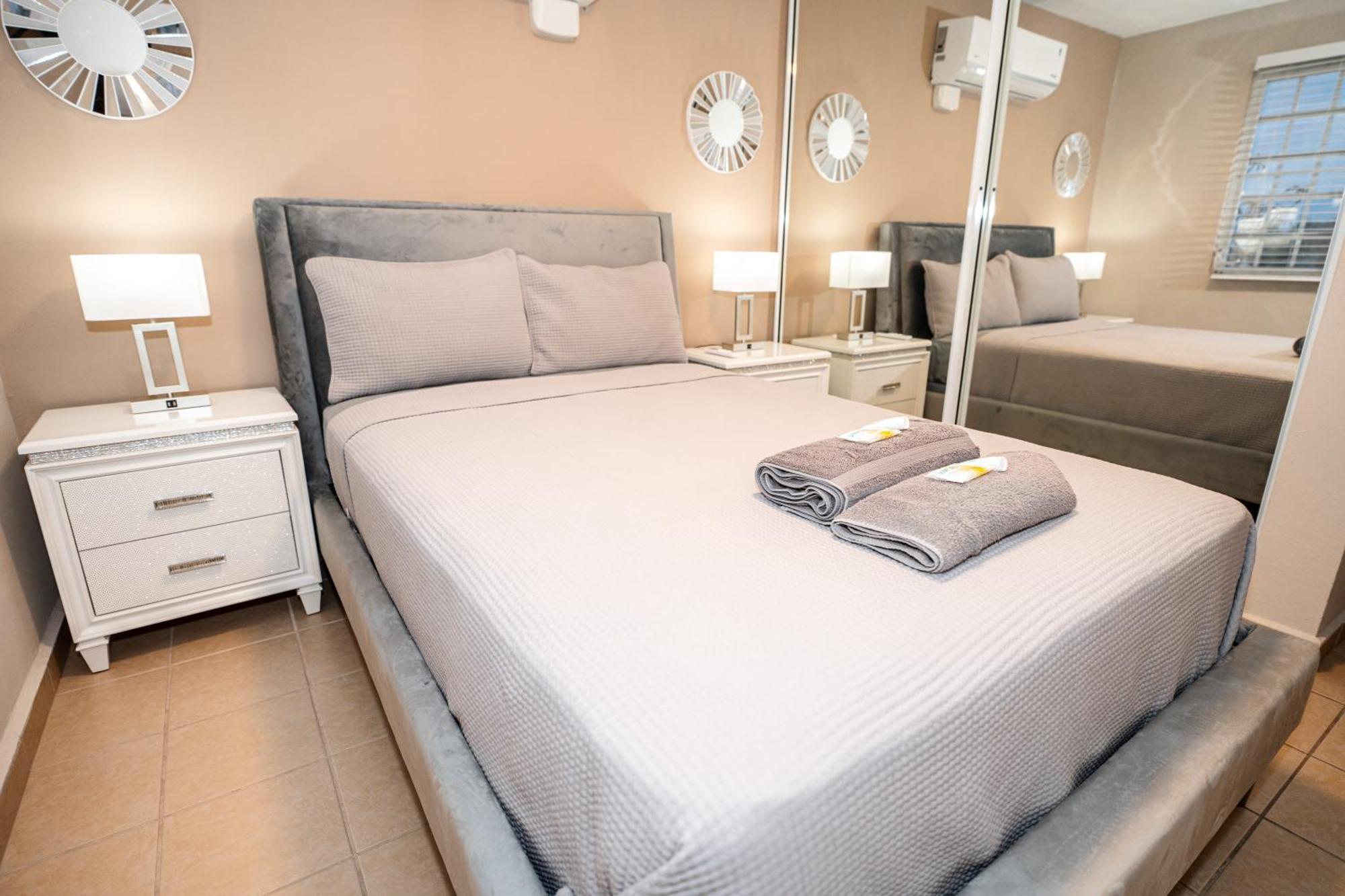 폰세 Luxury Retreat With Private Jacuzzi And Mountain Views Free Parking 아파트 외부 사진